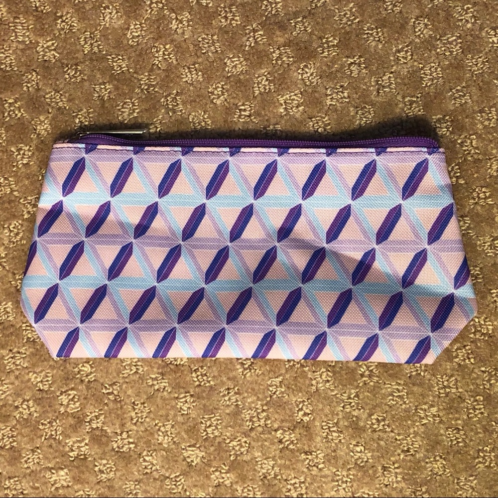🧚🏽‍♀️3/$15 Clinique Pyramid Graphic Cosmetic Bag